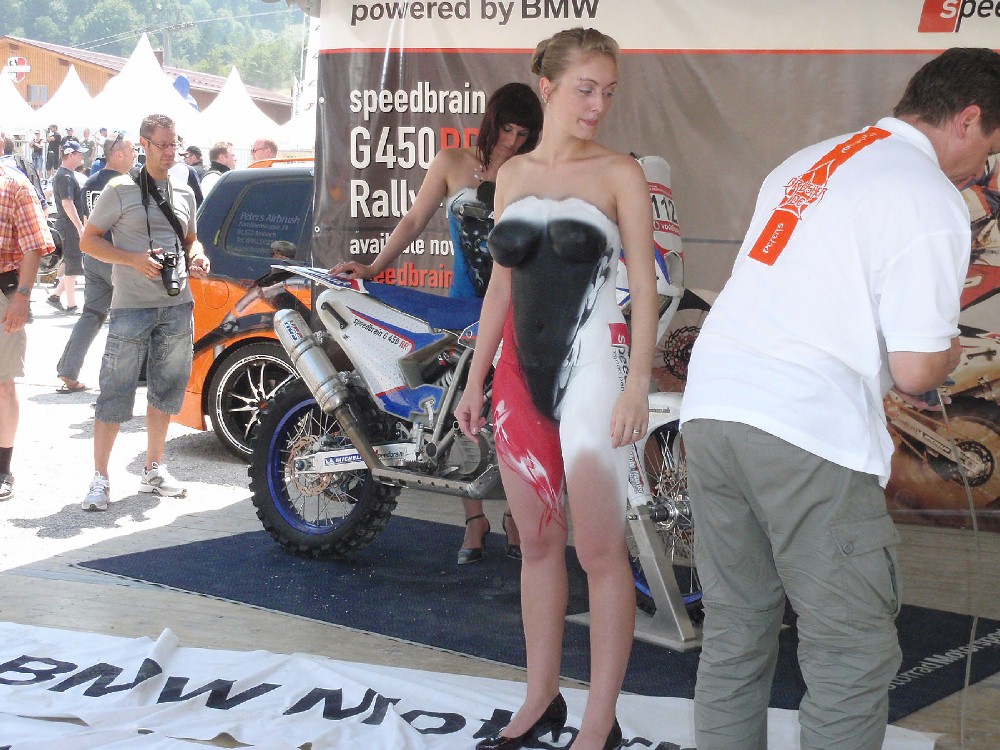 Nude ladies painted Garmisch 3.7.10.JPG